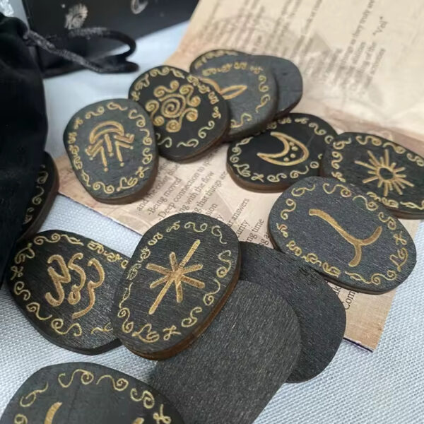 Conjunto de Runas de Madeira para Adivinhação - Bruxas – Kit Místico com 14 Peças, Símbolos Gravados + Bolsa e Manual - Imagem 4