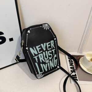 Bolsa Gótica Feminina | Formato de Caixão | "Never Trust the Living" | Estilo Dark para Shows, Cosplay e Dia a Dia